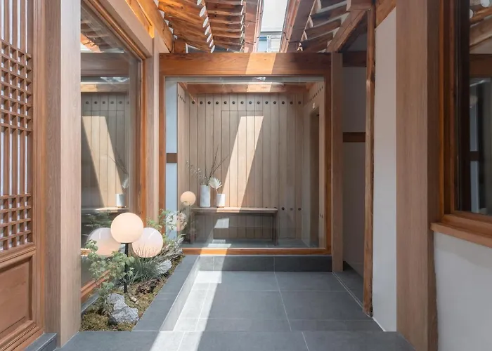 Luxury Hanok Graceful Haven
