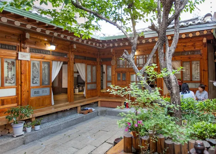 Dongmyo Hanok Sihwadang - Private Korean Style House In The City Center With A Beautiful Garden