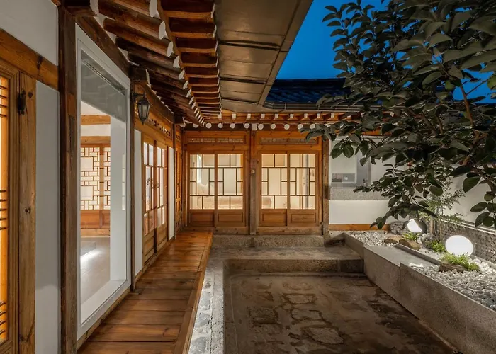 Luxury Hanok Bukchon Summit