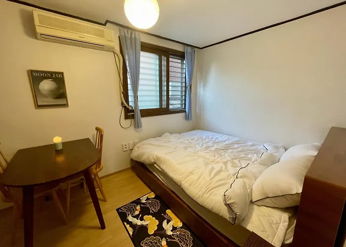 Woody House In Hongdae, Sinchon