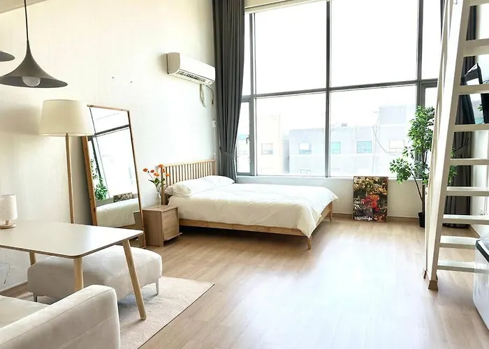 Modern Loft Hongdae Hongik Stn 1Min Walk