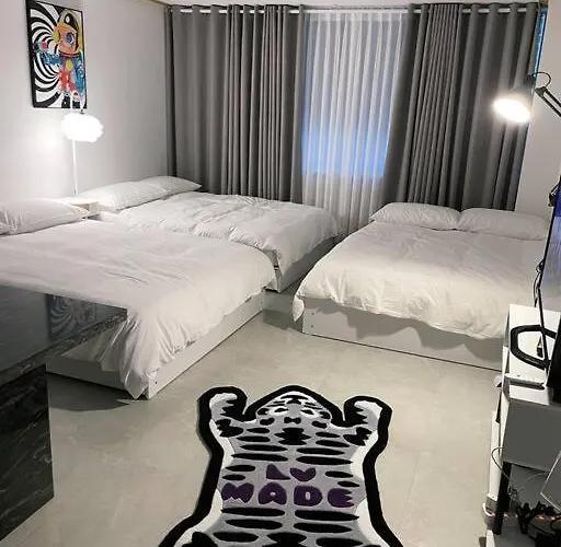 홍대입구역에서 30초 퀸 Q 사이즈 침대 3 Ott Wifi New Open