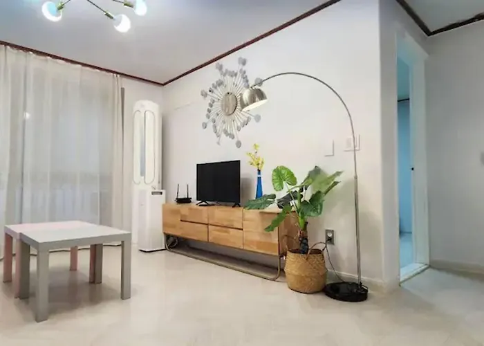B-4 넓은 공간,White Linen House,3Br,홍대 연드럴 파크,2층 B4