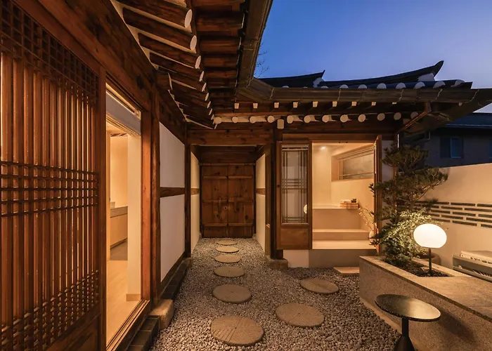 Luxury Hanok Moonlight Hill