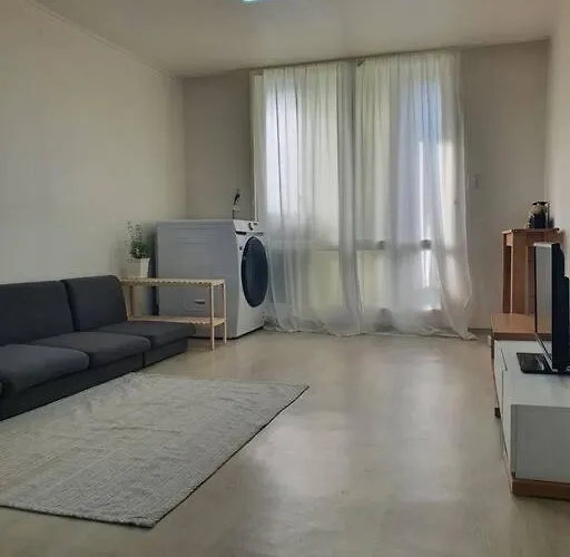 Maru House Tranquil And Airy Space For Long Or Short Stays In Nowon 2 Qeen Bed, Near Market, Air-Conditioner, Samsung Tv