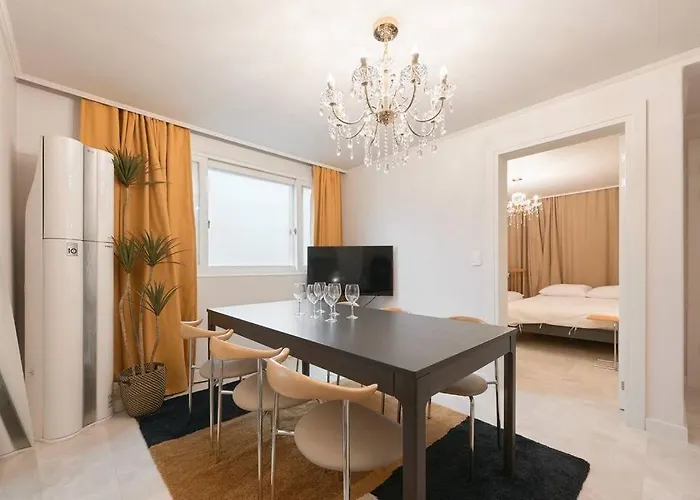 Triple Metro Station Area House