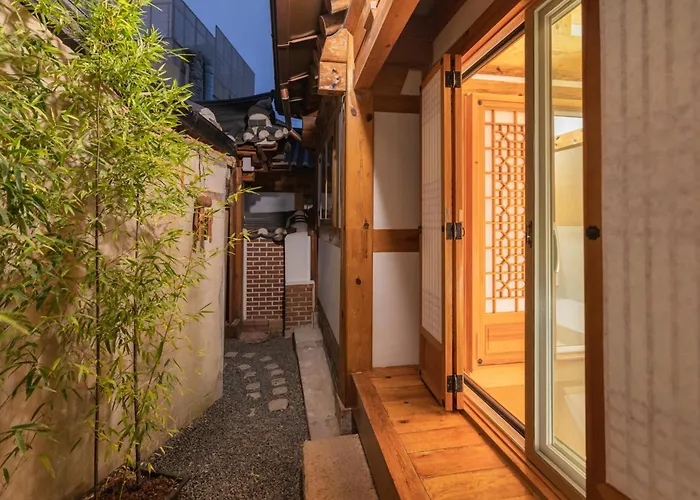 Luxury Hanok Stay Yeonsoom