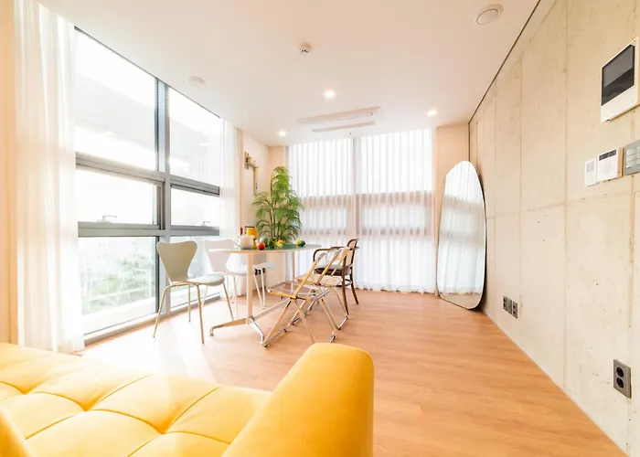 Hongik Univ Station Wave Family Suite #B