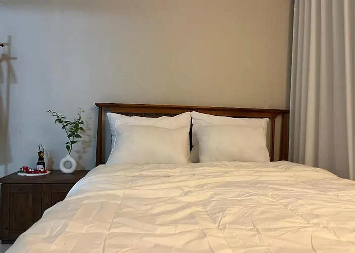 Seoul, Subway Line 2, Transportation Convenience, Central Location, Shindaebang Station Stay, Subway Station 10 Minutes Walk, Airport Bus 9 Minutes Walk