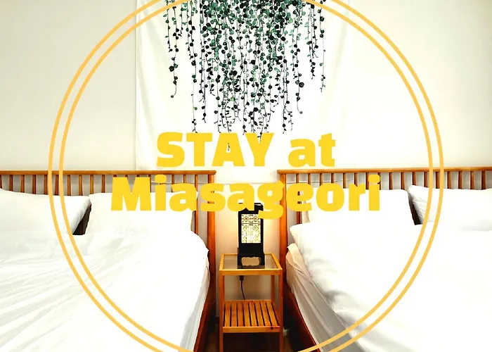 Stay At Miasageori #Up To 6 People #Subway 2 Min #Airport Bus 2 Min #Dongdaemun 10 Min #Myeongdong 15 Min #Seoul Station 20 Min #Gyeongbokgung Palace, Bukchon Hanok Village, Seongsu, Hongdae 25 Min #Itaewon 30 Min #Gangnam 40 Min