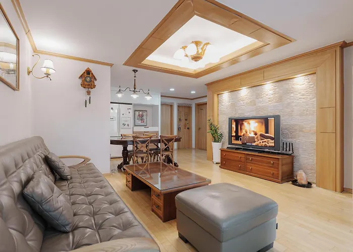 Comfortable Home 10 Min From Hongik University, 5Min From Gajwa Station With Baby Products, 4 Bedrooms 8 People