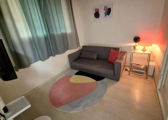 Peace House Open Mart, Traders 3 Minutes On Foot 15 Pyeong Entire House Room 2,Living Room 1, Toilet 1, Tv