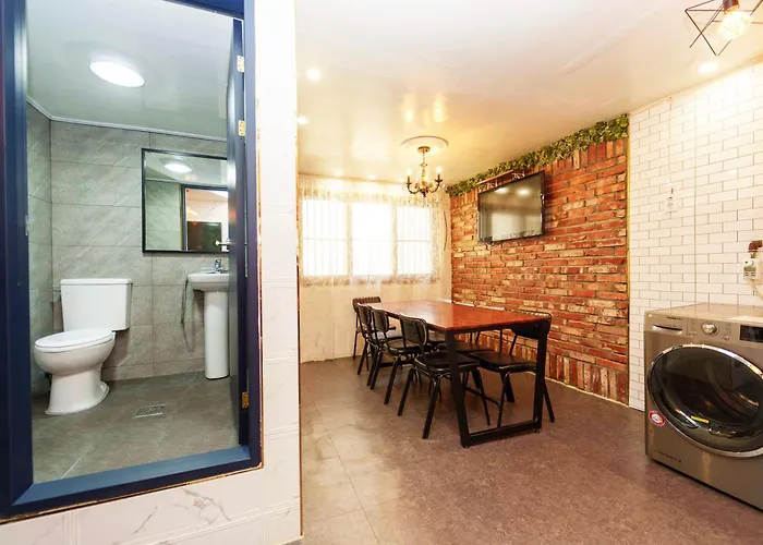 1.Hongdae@ Cozy House 5Room.4Bath.