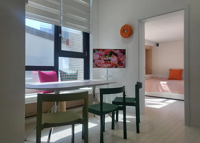 2 Rooms For 6, Young House
