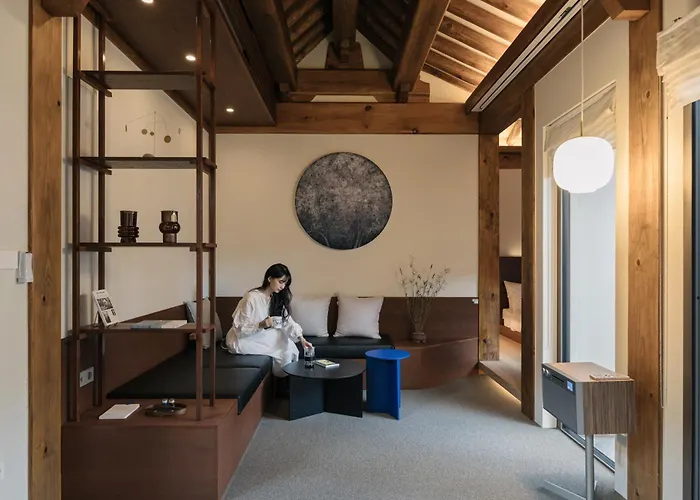New Primium Hanok Stay, 한옥독채 서촌별당- 경복궁역 도보 5분