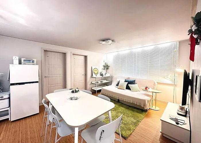 Namsan Beautiful Big Hill House