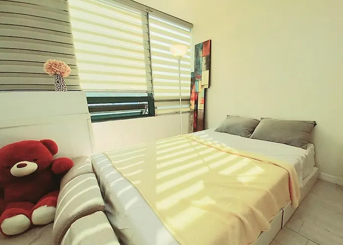 5 House With A Great View And Elevator Access Right In Front Of Hongik Univ Station