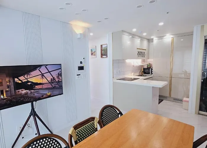 Urban Terrace Suite House