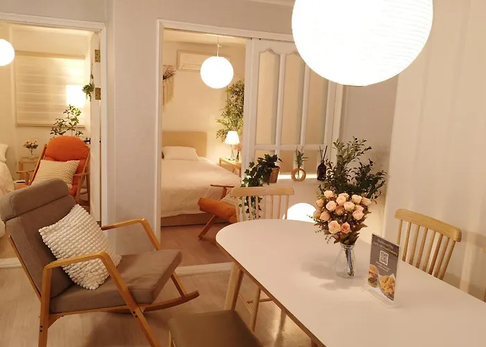 Ewha Univ, Ahyeon 3Rooms Stay