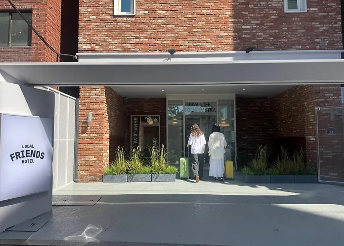 Local Friends Hotel Sinchon