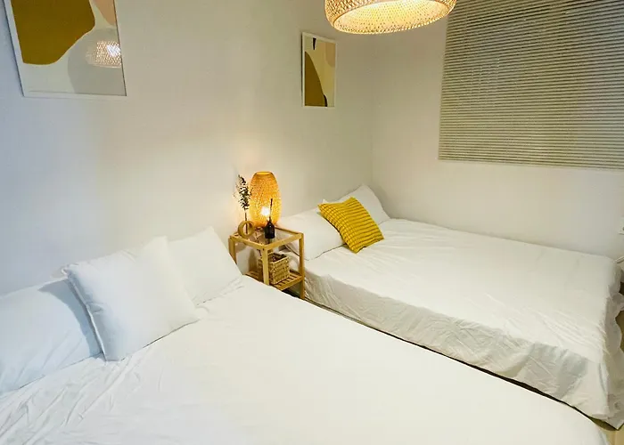 5 Minute Walk On Subway Line 2, 7People, Gangbyeon Station, East Bus Terminal, Sungsu, Jamsil, Kspo, Ddp, Gangnam