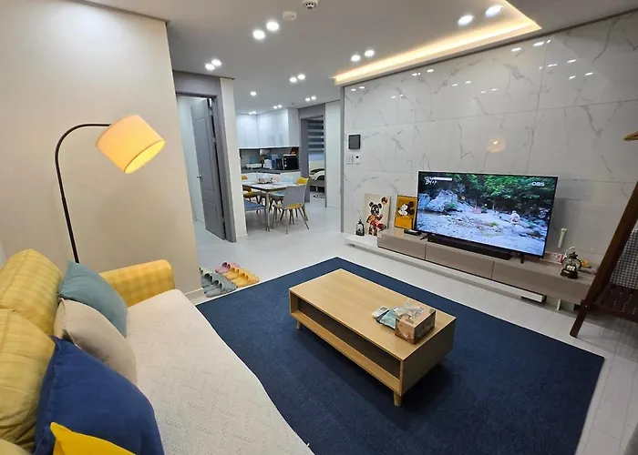 Love & Travel House
