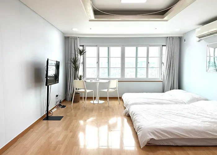 Simple And Cozy Hongik House