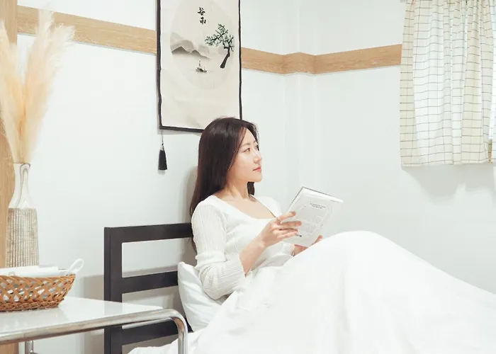 Near Dongdaemun, Geumho Station, Female Only - Ryokan Style