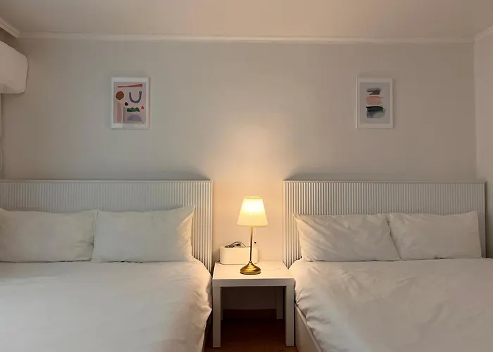 Stayraon, White & Cozy Space Near Yeoksam Station