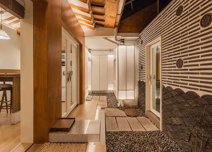 Luxury Hanok Alley Haven