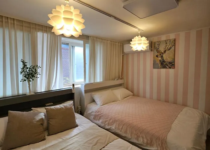 Binna Stay 이태원역7분, 독채,테라스,4 Queen Beds, 무료짐보관 , 명동,홍대,서울역,명동 15분