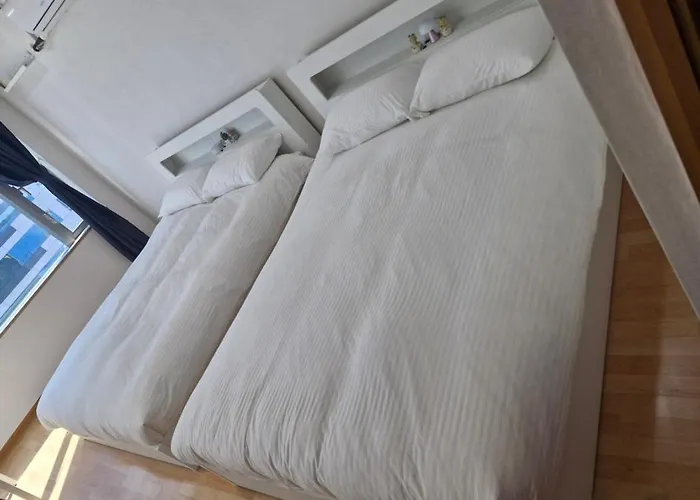 Hongdae Guesthouse5 - 1Min From Hongik Uni Station Exit #1