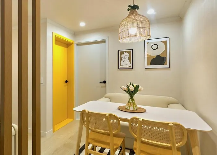 Casa Amarilla 6 Minutes On Foot From Hongik University Station