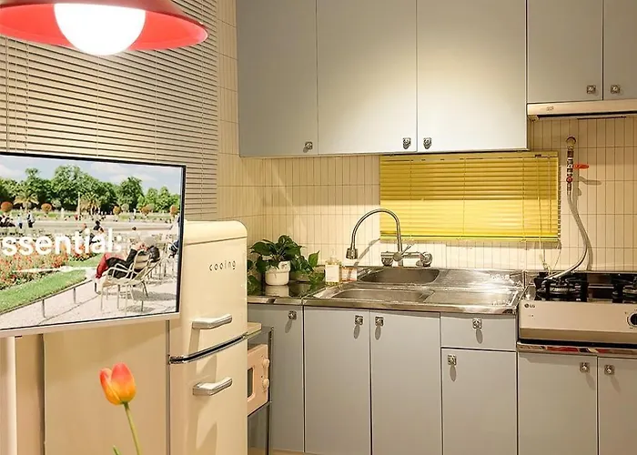 Cozy Colorful Stay Near Hongdae And Airport Line For Up To 6 Guests With Luggage Storage