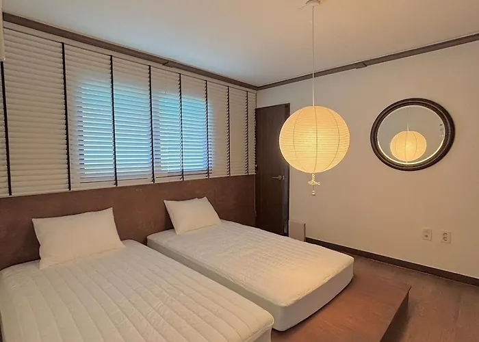 6 Beds 2 Toilet 6 Minutes On Foot Dongdaemun Dongmyo Seongsu