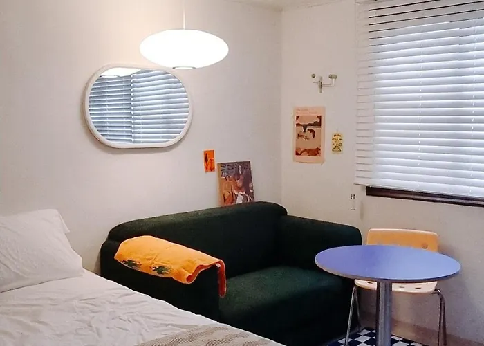 Dmc St, Hongik University Station, Cozy 2Rooms, Luxury Mattress, 3 Minutes By Airport Railroad