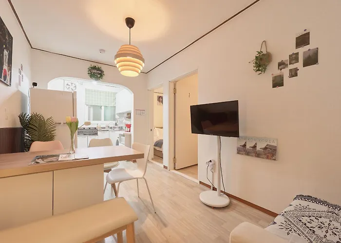 Itaewon Namsan View Stay, Midnight In Itaewon New