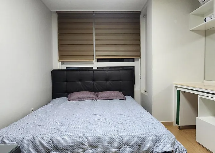 Dp 9-Minute Walk From Daerim Station, Where There Are Many Restaurants