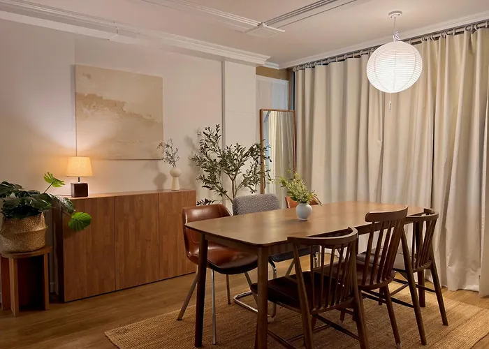 Hongdae Sinchon Aestetic House, Stay Nua