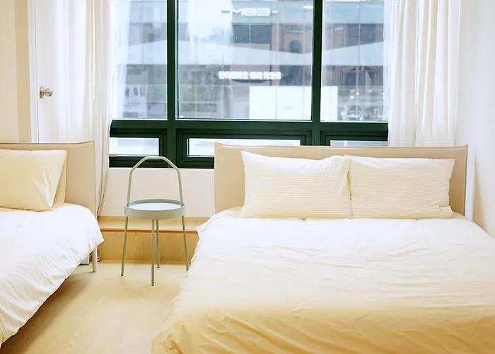 Mint Chacha Stay - 1 Min Walk To Hongdae Station - Free Luggage Storage