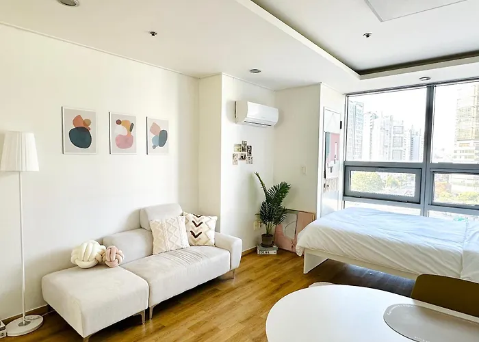 The City View Stay - Gongdeok Station 1Min Walk