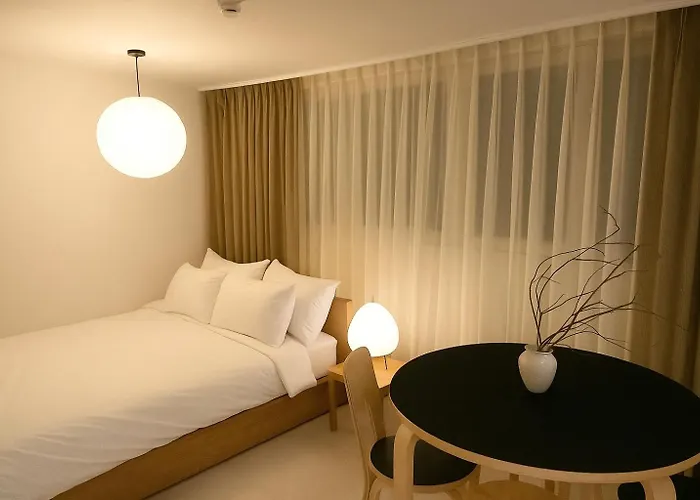 5 Minutes From Sangsu Station, 5 Minutes From Hongdae Street, Airport Bus, Sensory Accommodation