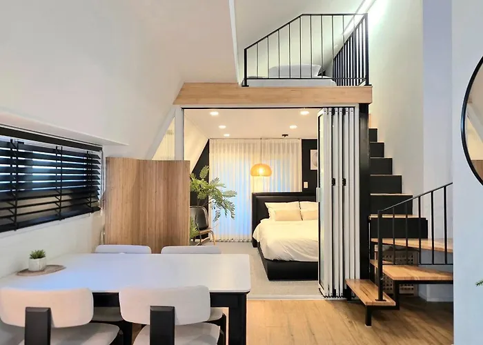 Hongdae 10Mins, Hapjeong 5Mins, Airportbus 5Mins, Largo House Seoul- Foreigner Only