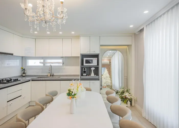 Hongik University Entrance Station 11 People Luxury House 2Bathrooms 4 Rooms Ooftop Exclusive Use