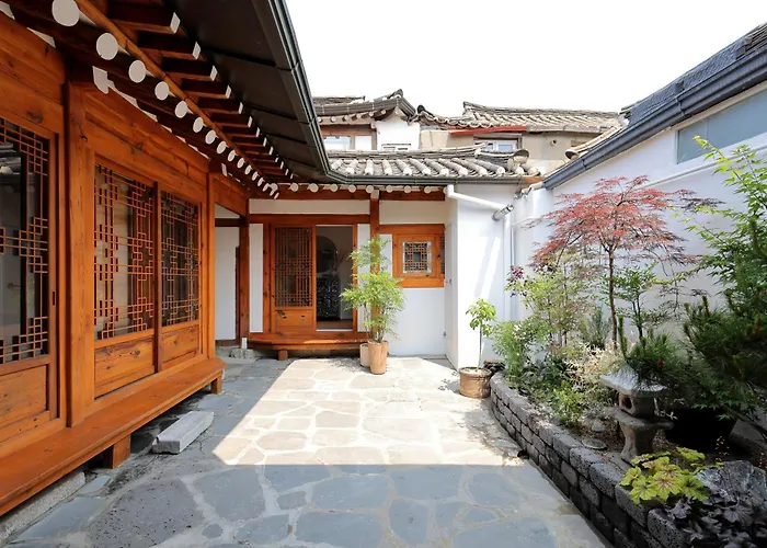 Premium Modern Bukchon Hanok Ubojae 牛步齋 Slow Walk In Bukchon