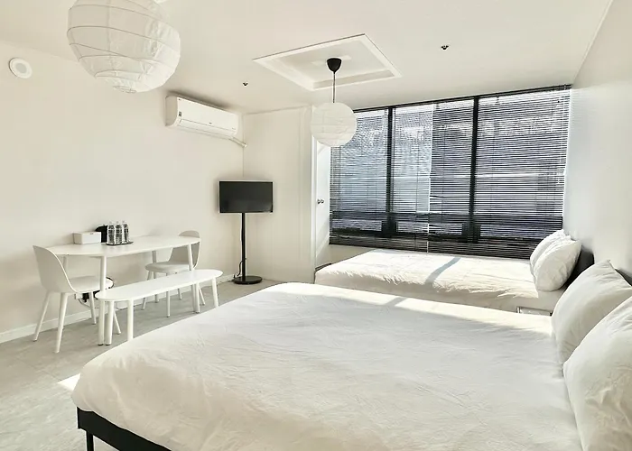 Oreo Chacha Stay - 1 Min Walk To Hongdae Station - Free Luggage Storage