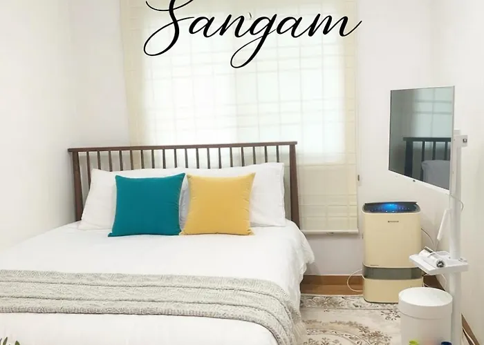5Mins To Dmc Hongdae Sinchon Cozy House