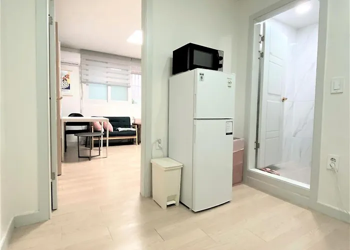 Women Only-Subway 2Min Sinchon Hongdae Private Home