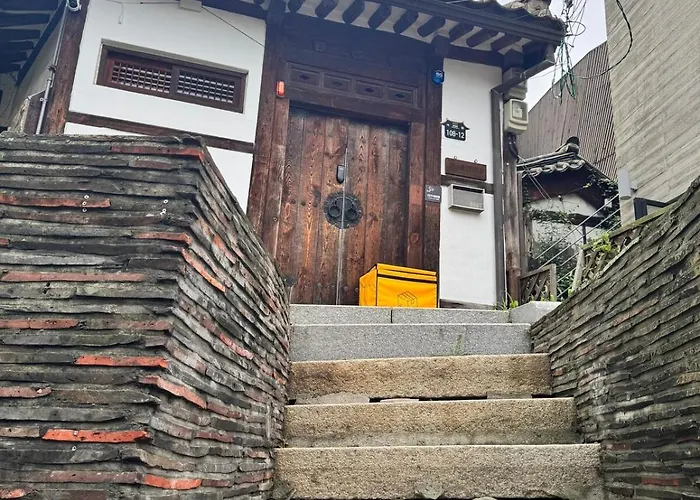 Hausda Samcheong Private Yard Hanok 3Br 4Bed 6Person 8Table