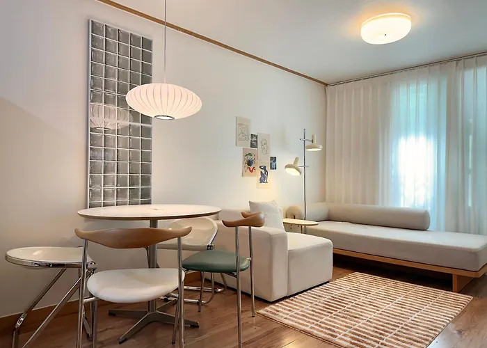 Modern 203 Stay
